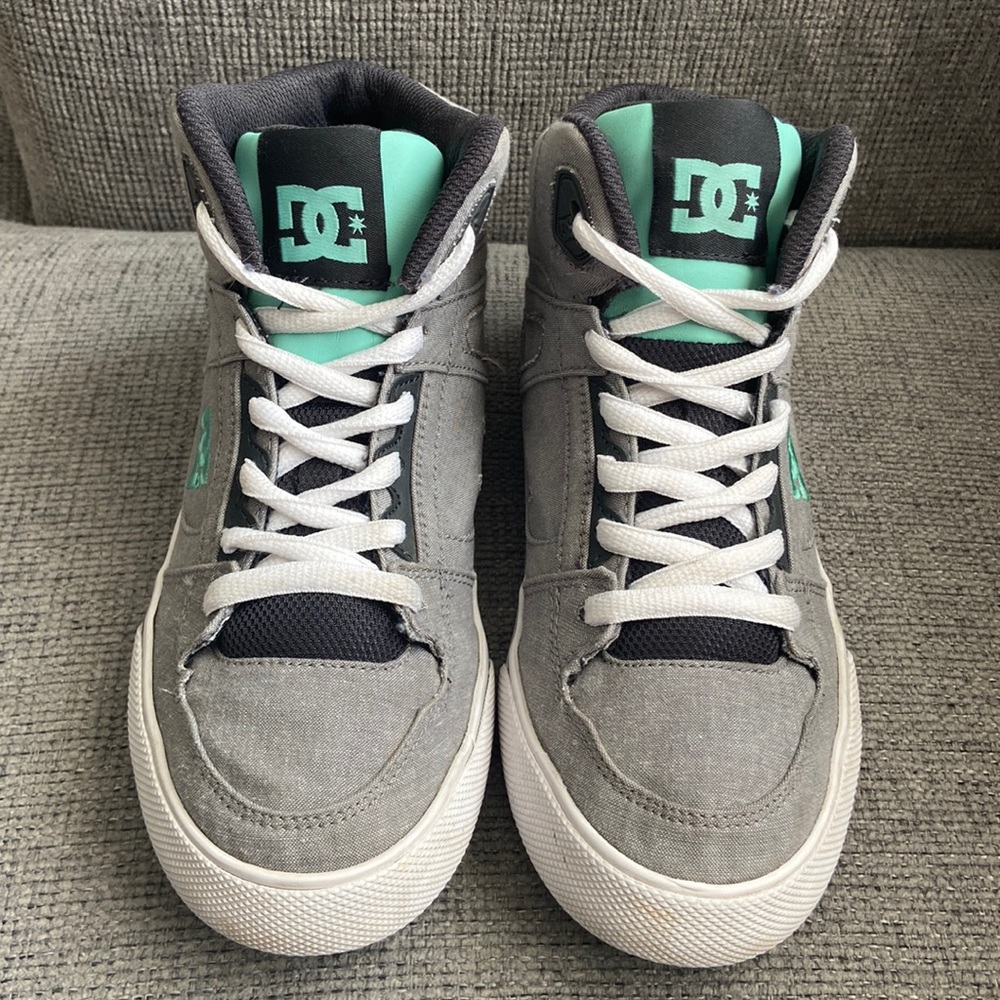 DC youth fabric hightop skate sneaker size 5 Spartan High TX SE